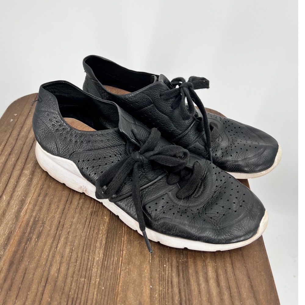 UGG Tye Stardust Black Pebbled Leather Perforated Sneakers 1092577 Womens 7